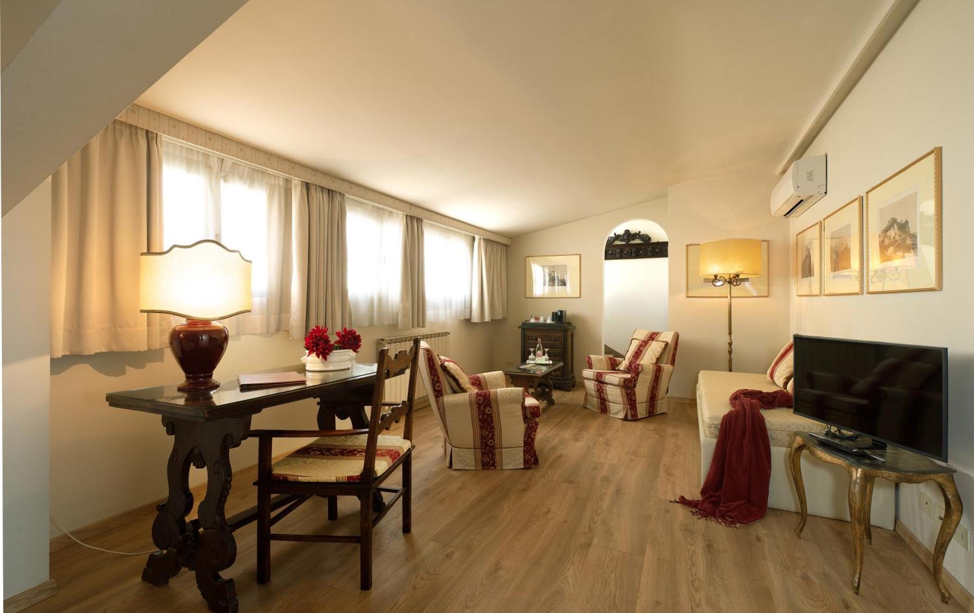 Deluxe Double or Twin Room Balcony